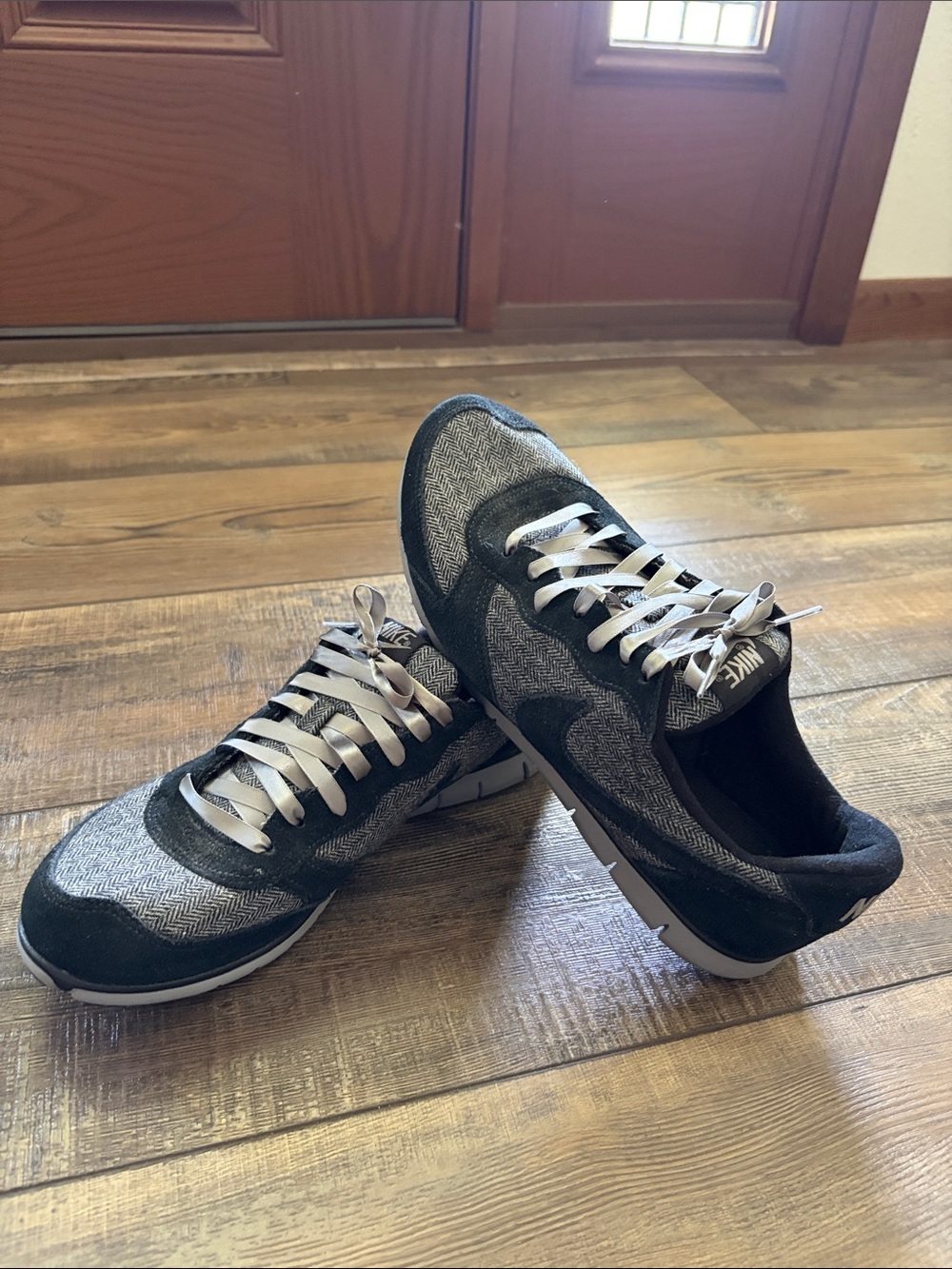 Nike Women’s Gray Herringbone Suede Accent Sneakers Size 10 - Picture 8 of 8